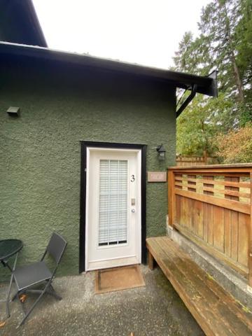 Guest Suites On Benvenuto Brentwood Bay Exterior photo